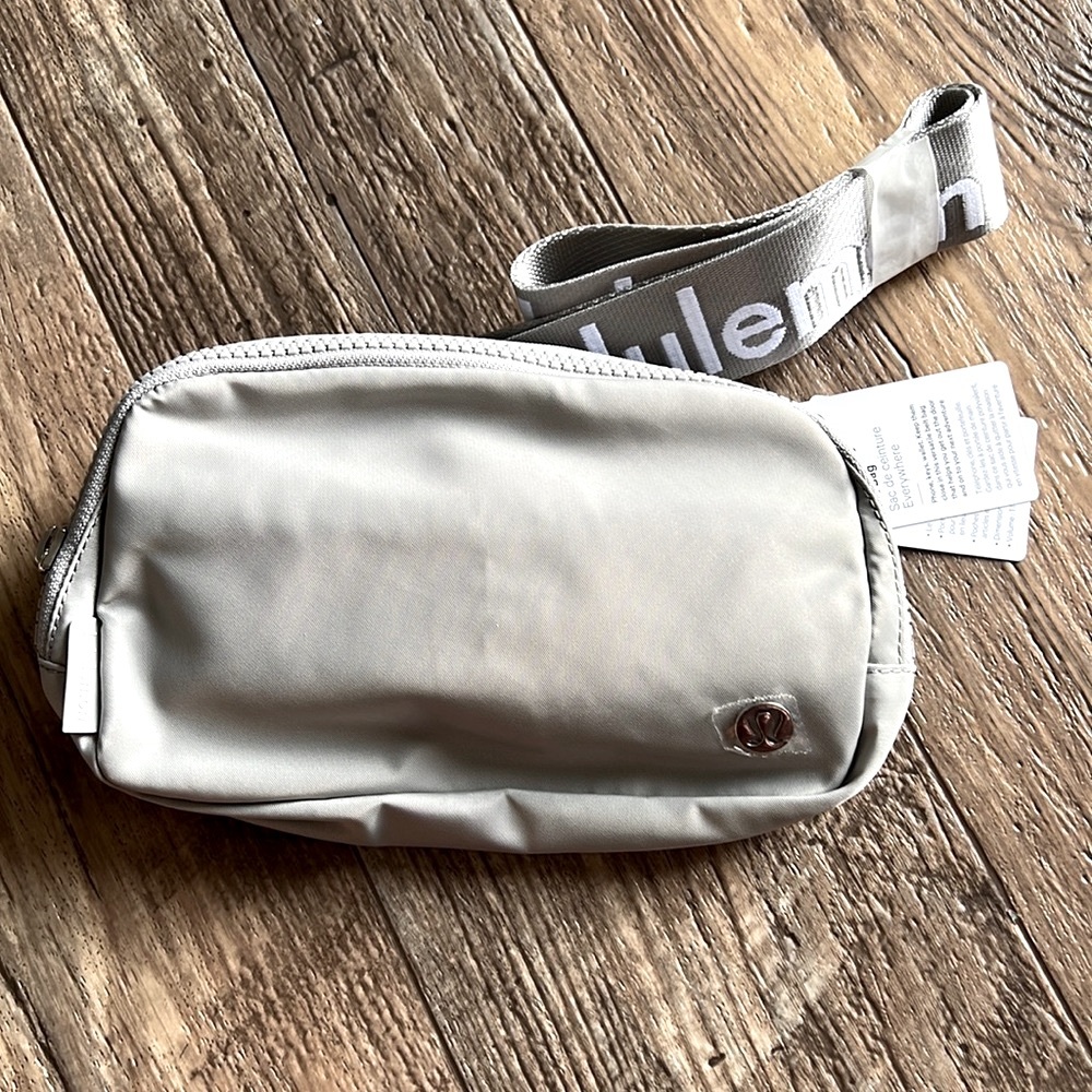 Lululemon everywhere belt bag